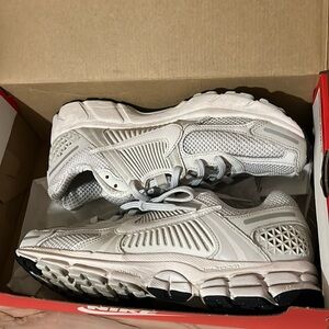 Women’s Nike Vomero 5